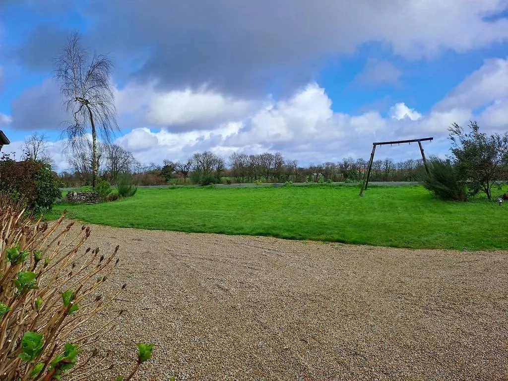 Longere En Pleine Nature Runan